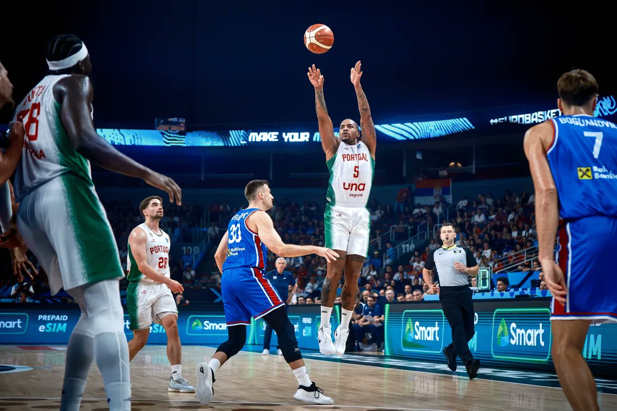 La Serbie finit par s'imposer ce soir (80-69), mais les Portugais n'ont jamais rien lâché ! 🇵🇹

Gros match de Travante 💪 Impactant des deux côtés du terrain, il signe 15 points, 4 rebonds, 5 interceptions et 17 d'évaluation 😤

Keep going <a href="/wellconnectedAk/">travante williams</a> 🔥

#EuroBasket2025