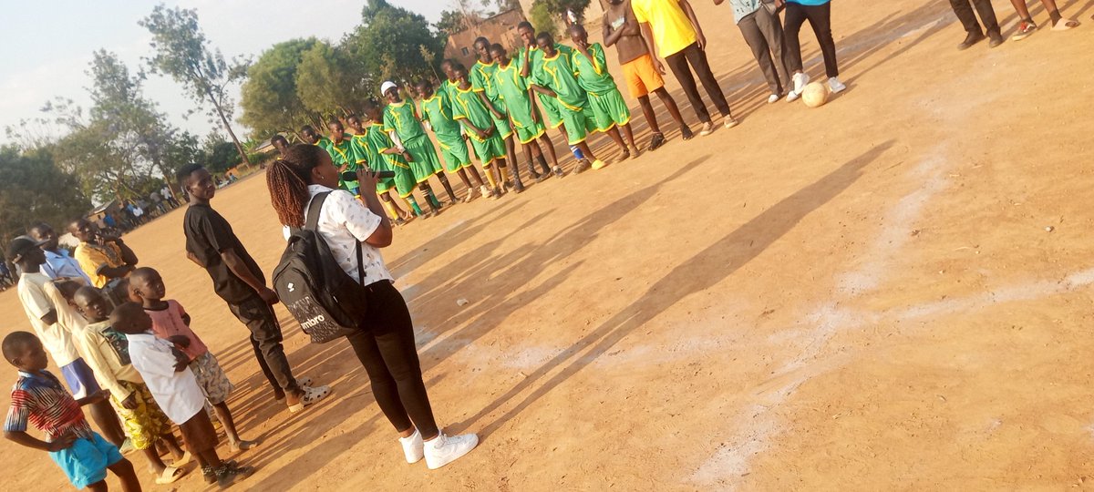 GashoraYouthCouncil (@gashoranyc) on Twitter photo Uyu munsi mu murenge wa #Gashora abana n'urubyiruko basoje gahunda y'intore mu Biruhuko akaba Ari gahunda yaranzwe no kugaragaza impano zitandukanye ndetse no guhabwa ubutumwa n'Abayobozi batandukanye .
<a href="/BugeseraDistr/">Bugesera District</a>
<a href="/bugeserayouth/">๐๐๐ด๐ฒ๐๐ฒ๐ฟ๐ฎ ๐ฌ๐ผ๐๐๐ต ๐๐ผ๐๐ป๐ฐ๐ถ๐น</a> Uyu munsi mu murenge wa #Gashora abana n'urubyiruko basoje gahunda y'intore mu Biruhuko akaba Ari gahunda yaranzwe no kugaragaza impano zitandukanye ndetse no guhabwa ubutumwa n'Abayobozi batandukanye .
<a href="/BugeseraDistr/">Bugesera District</a>
<a href="/bugeserayouth/">๐๐๐ด๐ฒ๐๐ฒ๐ฟ๐ฎ ๐ฌ๐ผ๐๐๐ต ๐๐ผ๐๐ป๐ฐ๐ถ๐น</a>