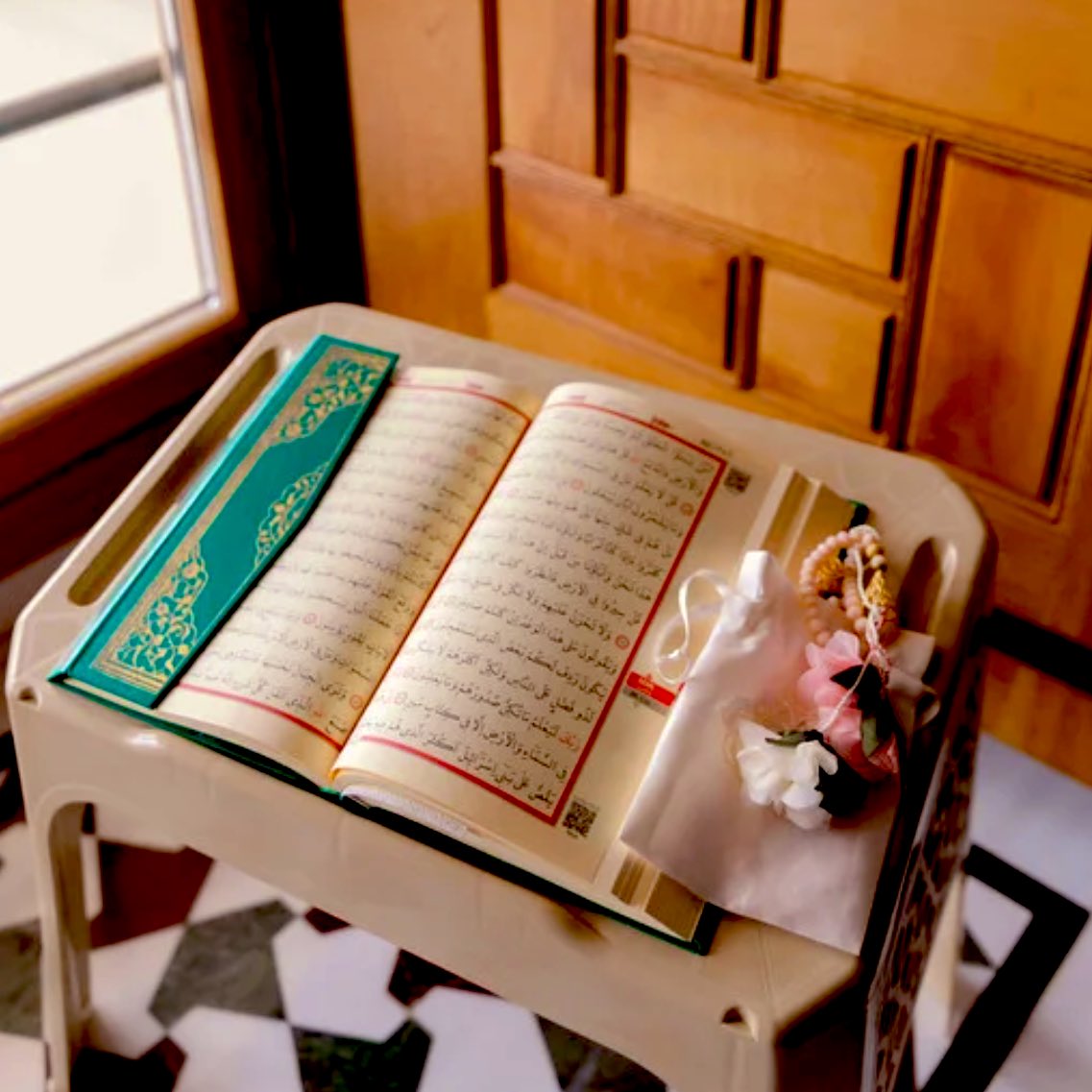 Kalem Sûresi’nin 51 ve 52. âyetlerini 4444 defa okuduk. Nazar duası yapacağız.

Adınızı yazın ya da bir nokta bırakın, 
sizi duamıza katalım.

Gönderiyi paylaşalım.