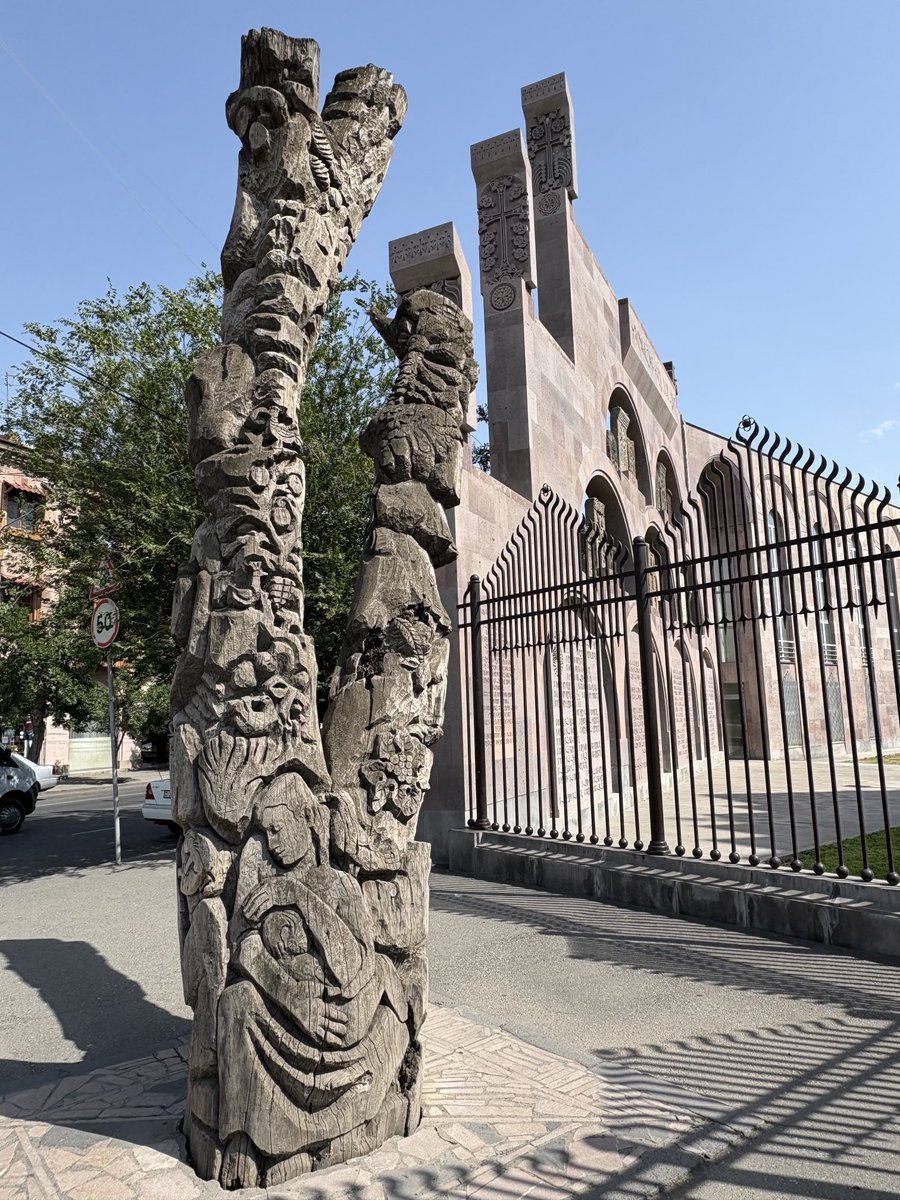 A Tree 

That is art on the Tree trunk

📍 Etchmiadzin, #Armenia