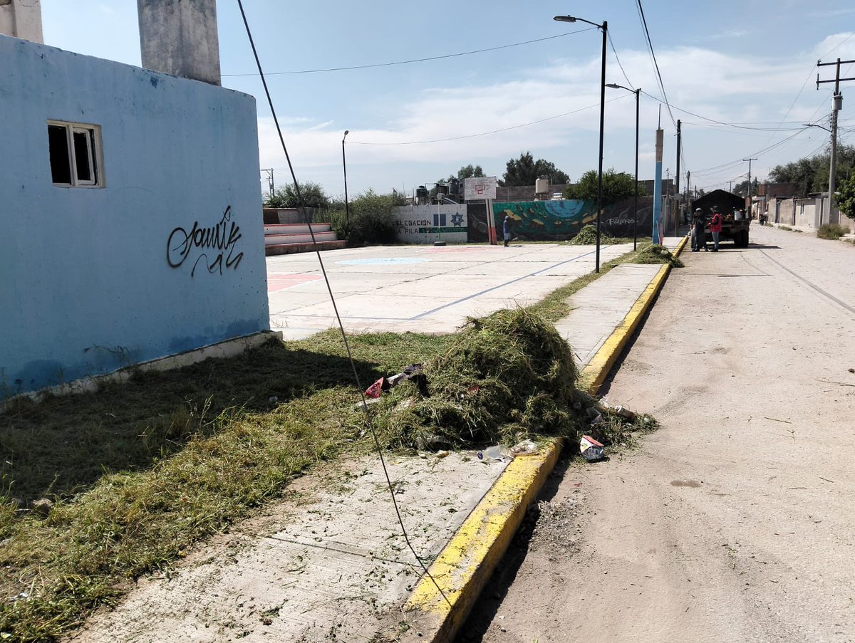 Nos encontramos trabajando en la rehabilitación y limpieza de la cancha de San Isidro 🧹⚒️.
¡Porque un #SanLuisAmable se construye con espacios dignos para el deporte y la convivencia!