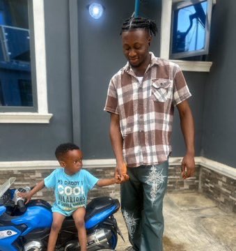 BREAKING NEWS🚨🚨:

After an enjoyable trip to Ghana, Seun has finally reunited with his son.