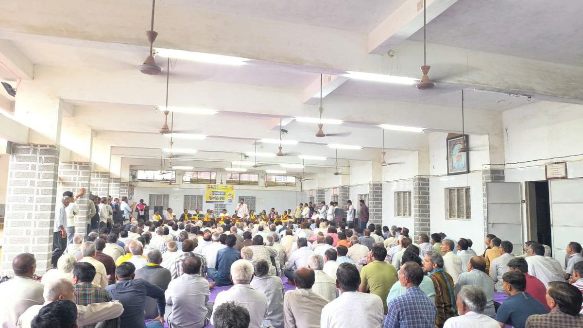 गुजरात में बढ़ रहा AAP का परिवार🔥

बीजेपी की भ्रष्टाचारी और तानाशाही सरकार से परेशान गुजरात की जनता अब बदलाव की ओर बढ़ रही है।

प्रदेश के युवा, बुजुर्ग, माताएँ-बहनें और किसान AAP से जुड़कर ‘काम की राजनीति’ को मज़बूती दे रहे हैं।

अब गुजरात की जनता का भरोसा सिर्फ़ आम आदमी पार्टी