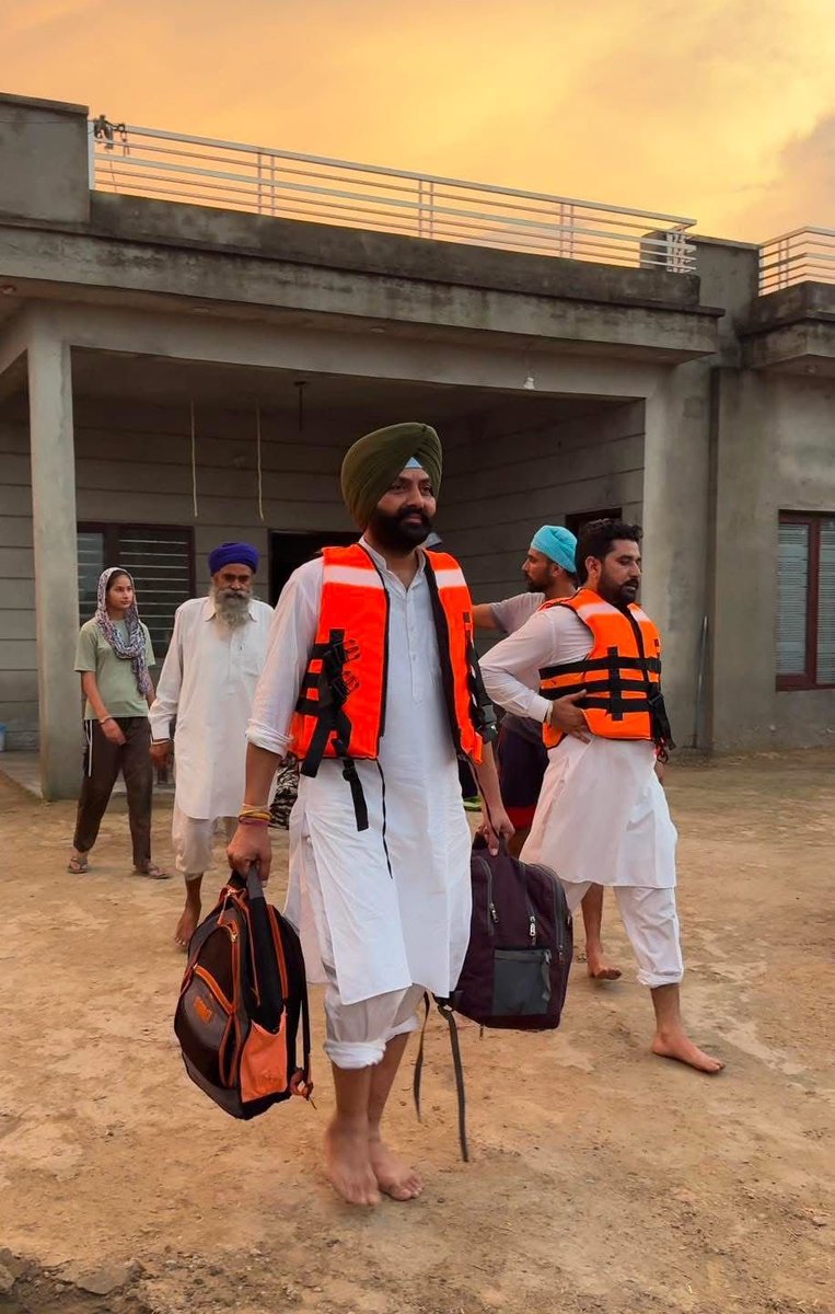पंजाब के मुश्किल वक्त में लोगों को मदद पहुँचाने के लिए जुटी मान सरकार और पूरी आम आदमी पार्टी💯

AAP सरकार के मंत्री, सभी विधायक और पदाधिकारी बाढ़ ग्रस्त क्षेत्रों में लोगों की जान-माल की सुरक्षा करने के साथ-साथ राहत सामग्री पहुँचा रहे हैं।