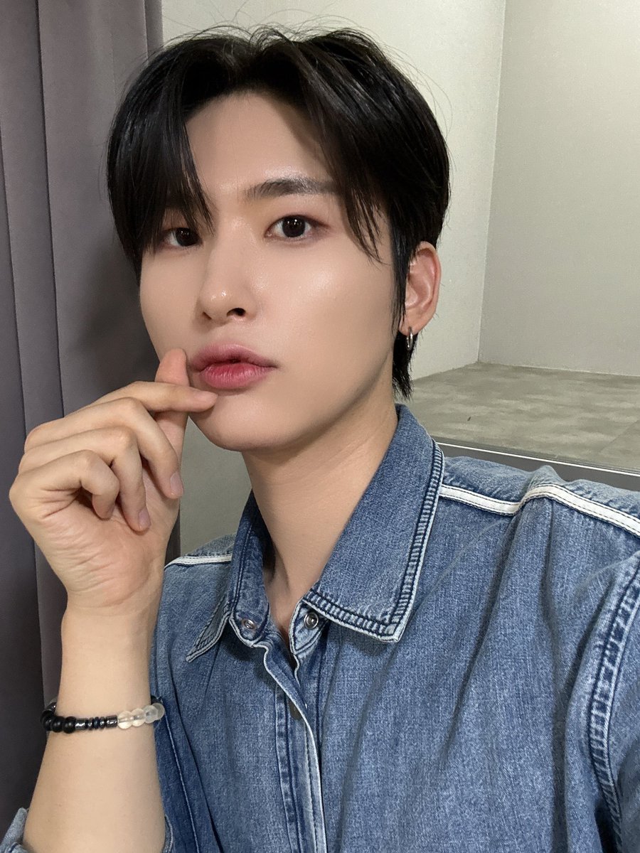 셀카 오랜만 💙
#우빈