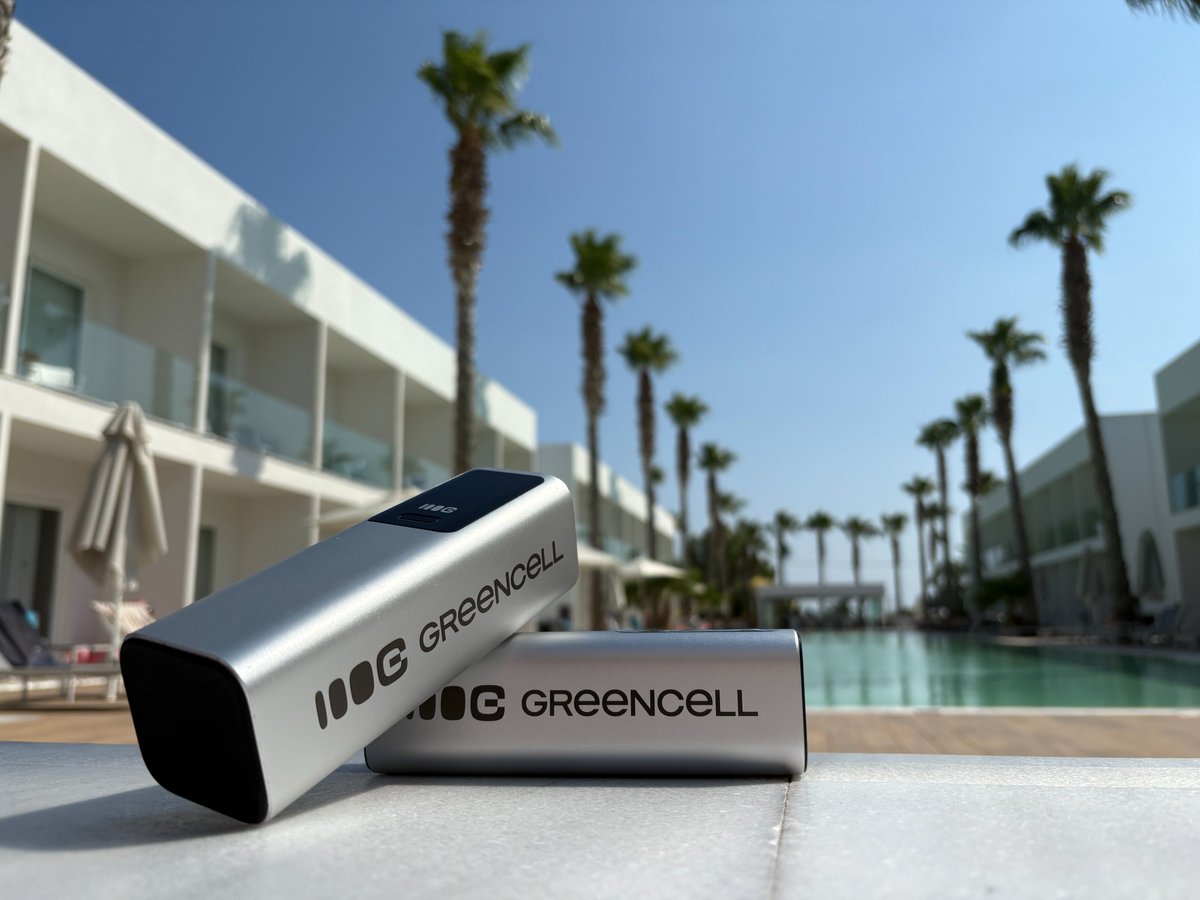 GreenCellPL's tweet image. Nawet nasi pracownicy zabierają PowerPlay Ultra na wakacje 🌴⚡
Kup swój: greencell.global/pl/powerbanki/…
#Greencell #PowerPlayUltra #SmartLife