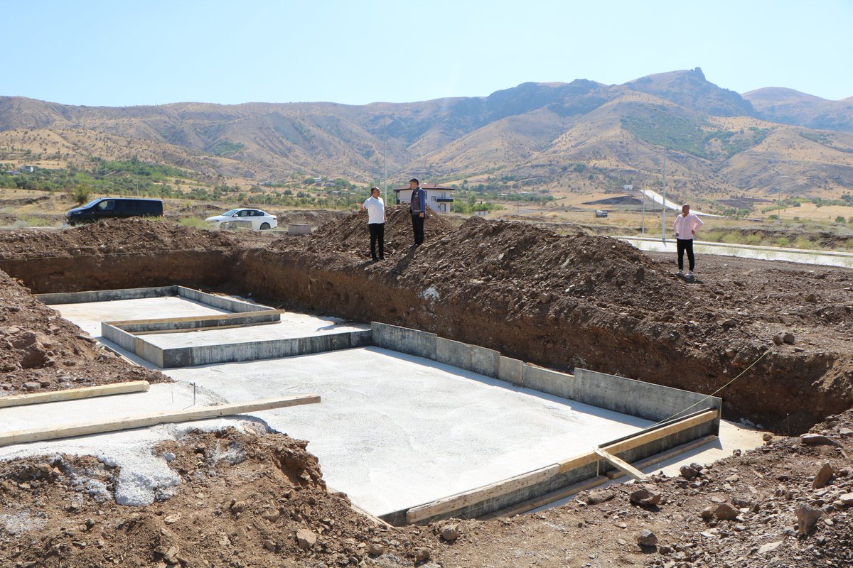 👨‍💼 İl Koordinatörümüz Dr. Veysel UZUN, Elazığ Besi Organize Tarım Bölgesi Müdürü Alper KILBİTMEZ ile birlikte bölge hayvancılığına değer katacak olan Fatma Çam ve Filiz Kaya projelerini sahada inceleyerek çalışmalar hakkında değerlendirmelerde bulundu.🐄🌱✨

#TKDK #Elazığ