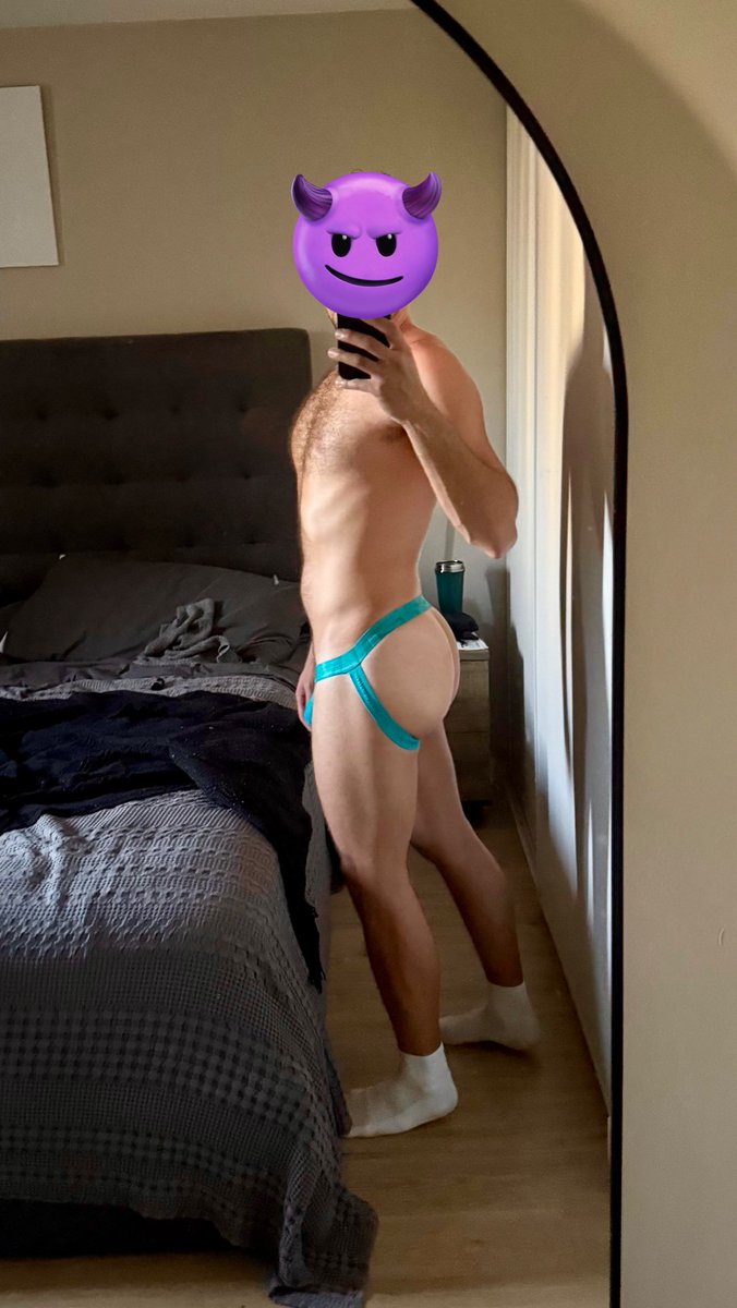 Mirror selfie after getting destroyed by <a href="/yvr_Z95/">Z M</a>. Who else wants to take a bite 🍑?

#gay #gayporn #gayvancouver #ass #gaysex