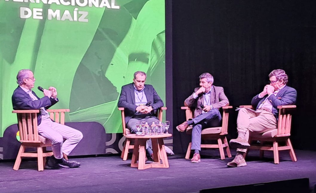 Rosario se convierte en epicentro mundial del maíz

Rosario, 27 y 28 de agosto de 2025 – El tradicional Congreso Internacional de Maíz, celebrado en el Salón Metropolitano de Rosario, reunió a más de 130 oradores en 40 paneles técnicos y científicos.

 asa.org.ar