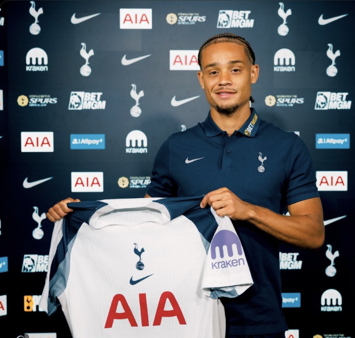 Anas Ahmed (@anasftl) on Twitter photo Son joins Tottenham: 28th August 2015
Simons joins Tottenham: 29th August 2025
The king is dead. Long live the king. #THFC Son joins Tottenham: 28th August 2015
Simons joins Tottenham: 29th August 2025
The king is dead. Long live the king. #THFC