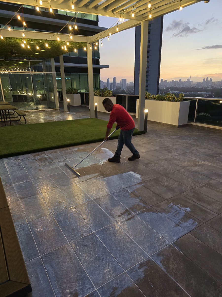 GrecosAE's tweet photo. 🔹 Impermeabilización de Azotea 🔹

En este proyecto aplicamos Sika® Terrazas para proteger la superficie expuesta al sol y a la lluvia constante 🌧☀️

👉 Recuerda: un buen mantenimiento preventivo evita filtraciones, humedad y costos elevados de reparación en el futuro.

#panama https://t.co/NB86zYDkGp