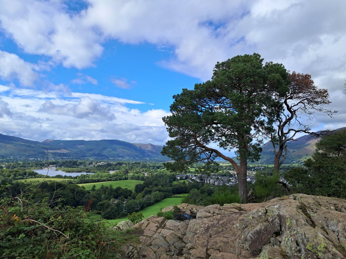 An hour to spare this afternoon so dashed up #Castlehead 💙

Perfect timing 👌 

Not a soul up there and the sun came out ☀️

#Derwentwater #Keswick #LakeDistrict #selfcateringaccommodation