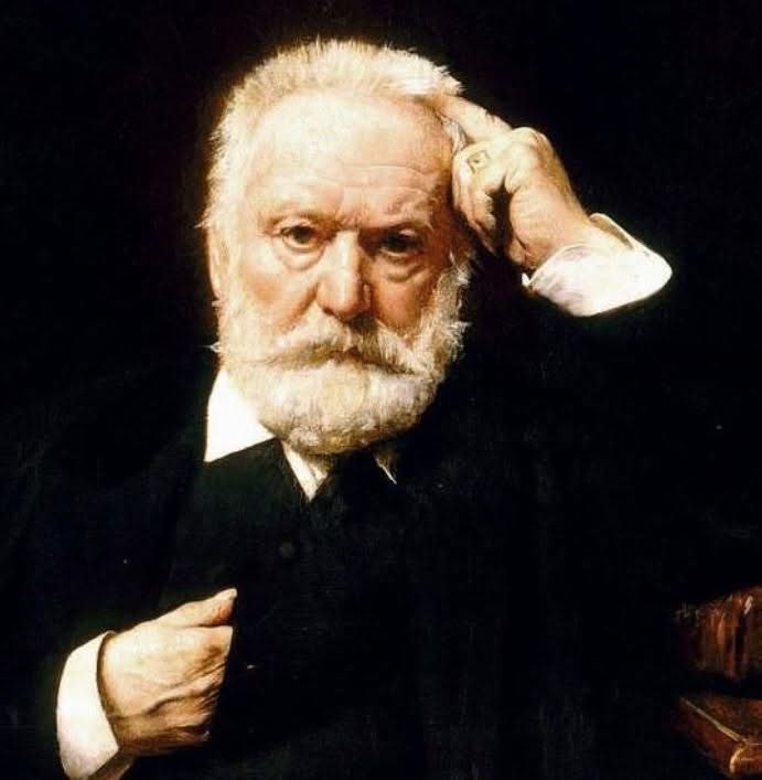 Poème de saison 💛

"Voici que la saison décline,
L’ombre grandit, l’azur décroît,
Le vent fraîchit sur la colline,
L’oiseau frissonne, l’herbe a froid.

Août contre septembre lutte ;
L’océan n’a plus d’alcyon ;
Chaque jour perd une minute,
Chaque aurore pleure un rayon.

La