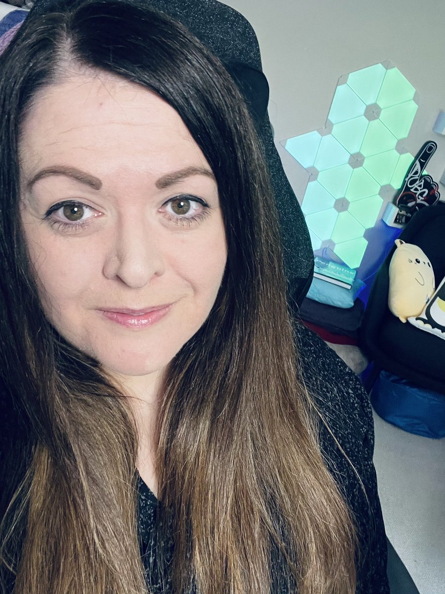 Happy Friday Gamers! Live, checking out some POBG then duos with @AdrianaGaming95 

Come say hi! #pubgpartners