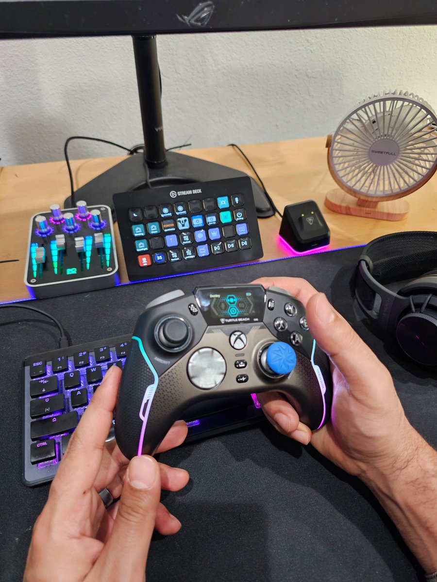 EnragedCinema's tweet image. They say wisdom comes with age… 
and apparently so does switching to controller. 

Sorry keyboard, my hands &amp;amp; fingers thank me!
#TurtleBeach #Controller #ad #StealthUltra