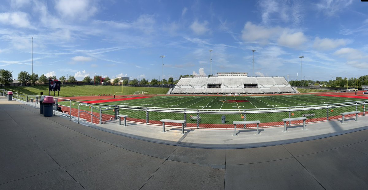 🏈 Friday Night Lights 
8/29 Season Opener Tonight! 
Linn-Mar vs Prairie (Varsity Game) 

⏰7pm kickoff - Gates open at 6pm 

🎟️￼- options pre- purchased or 💳 only at the gate!  

📲 gobound.com/ia/schools/lin…

🚫 NO CASH accepted at the gate (only at the concession stand)