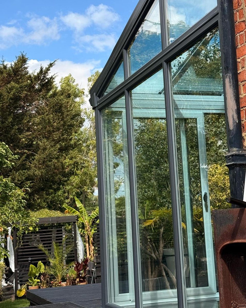 WembleyWindows's tweet image. Step into sunshine living with this stunning grey uPVC conservatory, complete with a crisp white interior. 🌞✨

This is more than just a conservatory, it’s your all-year-round escape right at home. 🏡💫

#WembleyWindows #uPVCWindow #CompositeDoor #CasementWindow