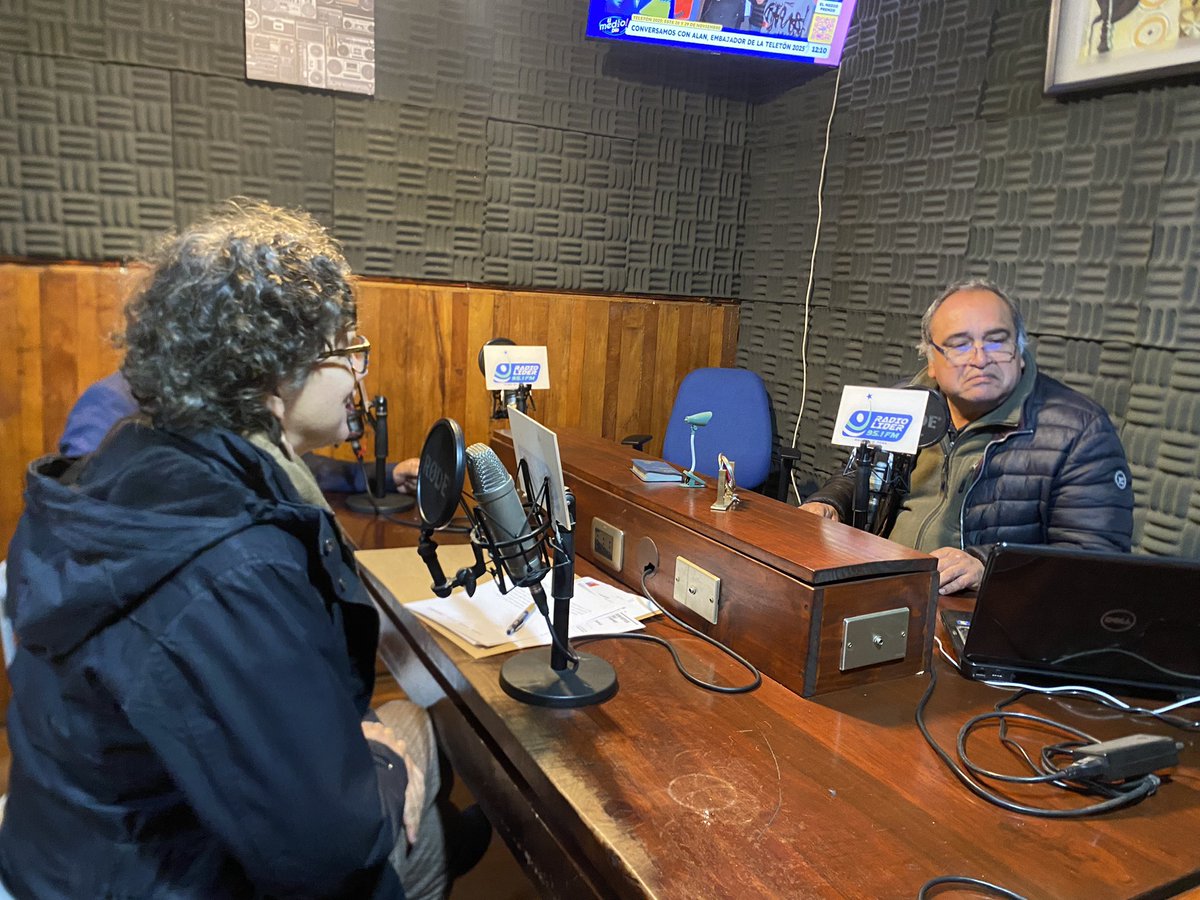 En 📍 #SanFelipe ahora por la 95.1 FM Radio Lider de San Felipe la ministra Maisa Rojas y Seremi Alex Galleguillos conversan sobre iniciativas ambientales de la comuna, como el reciente cierre un proyecto Fondo para el Reciclaje de <a href="/munisanfelipe/">Municipalidad de San Felipe</a> y biodiversidad de la comuna 📻