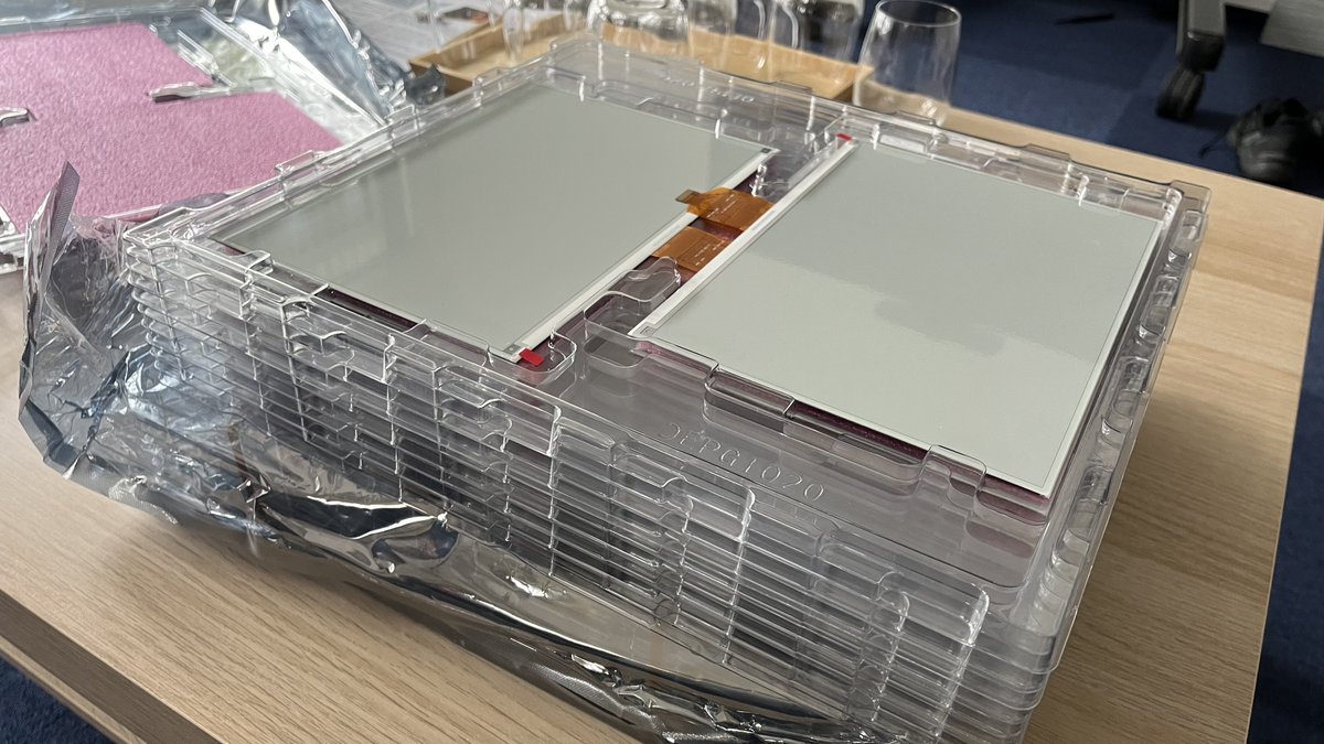 JakubJirutka's tweet image. 32x 10.2" e-ink display, 32x ESPink board from @laska_kit, hundreds of hours of 3D printing… there’s something going on at @CVUTFEL. 🤓 #ESP32 #IoT