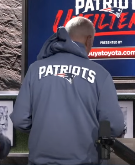 MJRodnick's tweet photo. Ngl. The color and the look absolutely RULE in the hoodie.
This is a definite yes purchase. 🔥✅
#NEPats | #StormBlue | #NFLRivalries