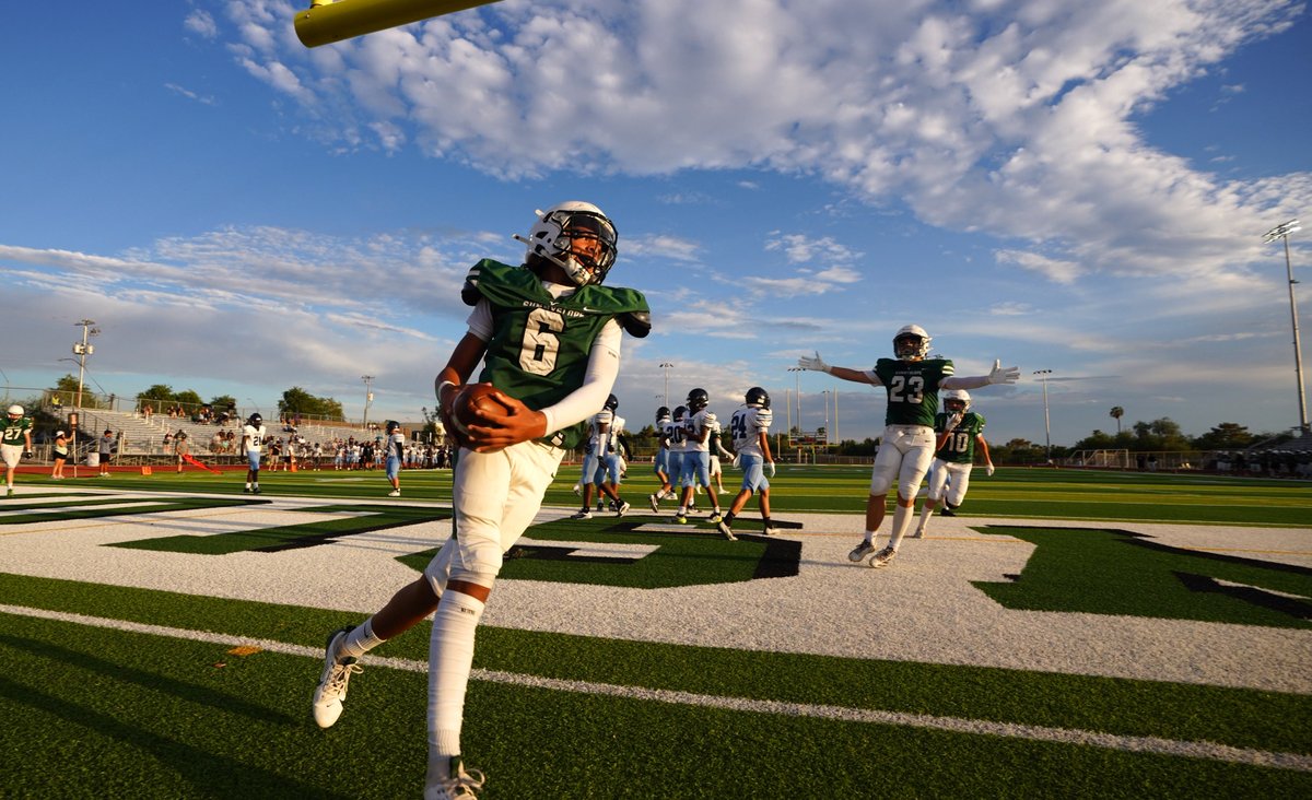 pjbreenphoto's tweet image. Got a young baller who plays football on Wednesday nights? Or got a freshman football team you wanna get pics and videos of? 

Hire me to get some photos and videos for your team. Here&apos;s an example of a freshman team coverage from the Sunnyslope freshman opener. 

DMs open!