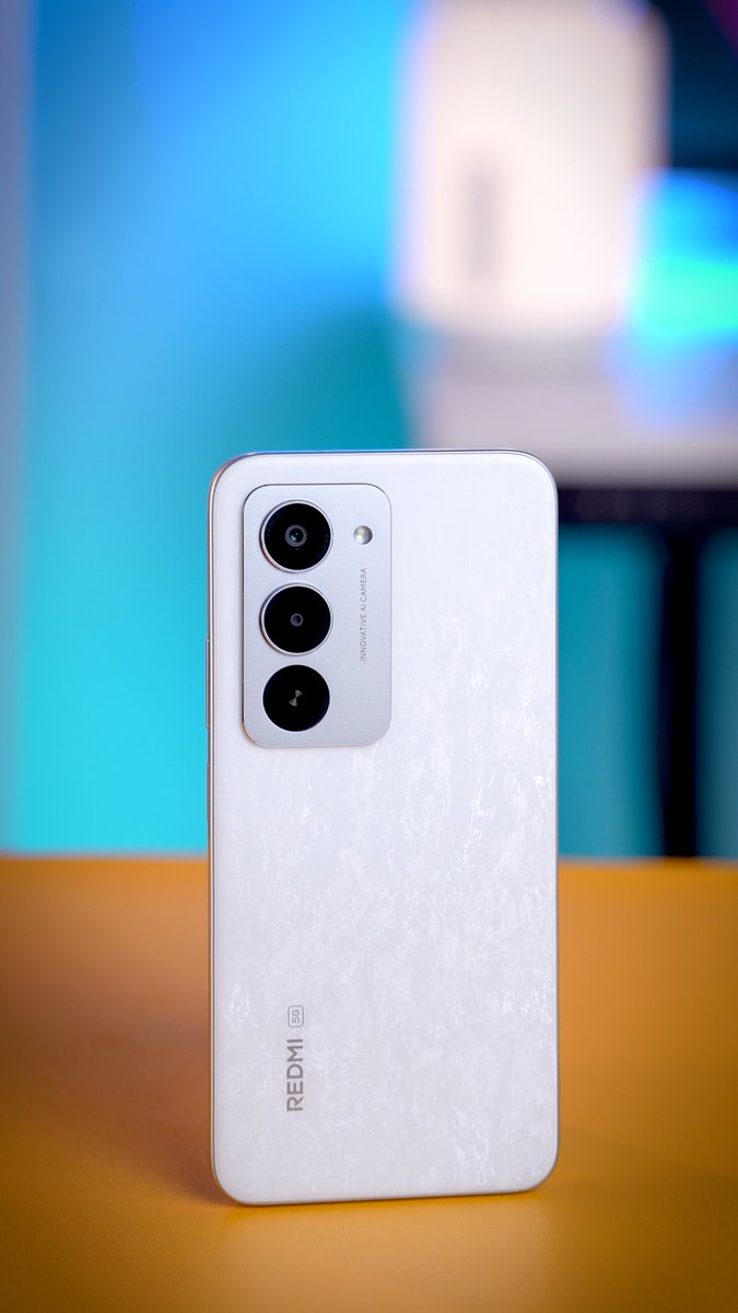 Dhananjay_Tech's tweet image. Redmi 15 5G is now on sale!

Packs a 7000mAhA battery🔋 with Snapdragon 6s Gen 3 processor, FHD+ 144Hz LCD display &amp;amp; also 18W reverse charging!

#Redmi15