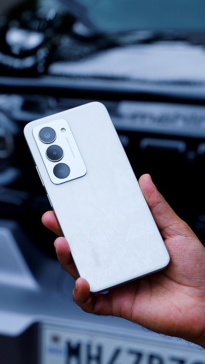 Dhananjay_Tech's tweet image. Redmi 15 5G is now on sale!

Packs a 7000mAhA battery🔋 with Snapdragon 6s Gen 3 processor, FHD+ 144Hz LCD display &amp;amp; also 18W reverse charging!

#Redmi15