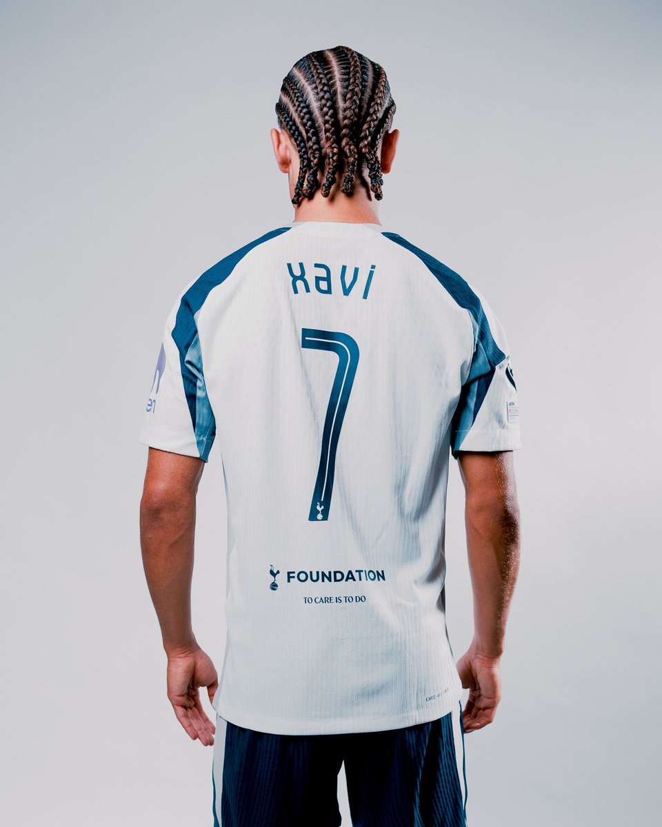 ActuFoot_'s tweet photo. 🚨 OFFICIEL ! 𝗫𝗔𝗩𝗜 𝗦𝗜𝗠𝗢𝗡𝗦 🇳🇱 𝗘𝗦𝗧 𝗟𝗘 𝗡𝗢𝗨𝗩𝗘𝗔𝗨 𝗡𝗨𝗠𝗘́𝗥𝗢 7️⃣ 𝗗𝗘 𝗧𝗢𝗧𝗧𝗘𝗡𝗛𝗔𝗠 ! 🤍

📸 @SpursOfficial https://t.co/9JRSw2mRZk