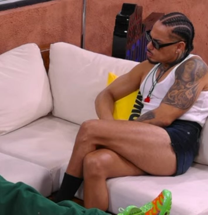 corripioo's tweet image. Yo escuchando a mi amigo el jablador metiéndole embute a las tipas lindas del coro pa dárselas: