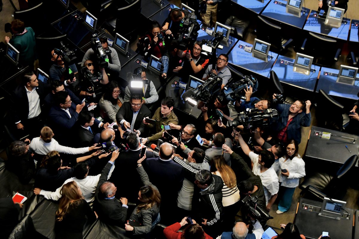 ¡Buen día! Llegando al Senado, listos para seguir defendiendo a México. 🇲🇽