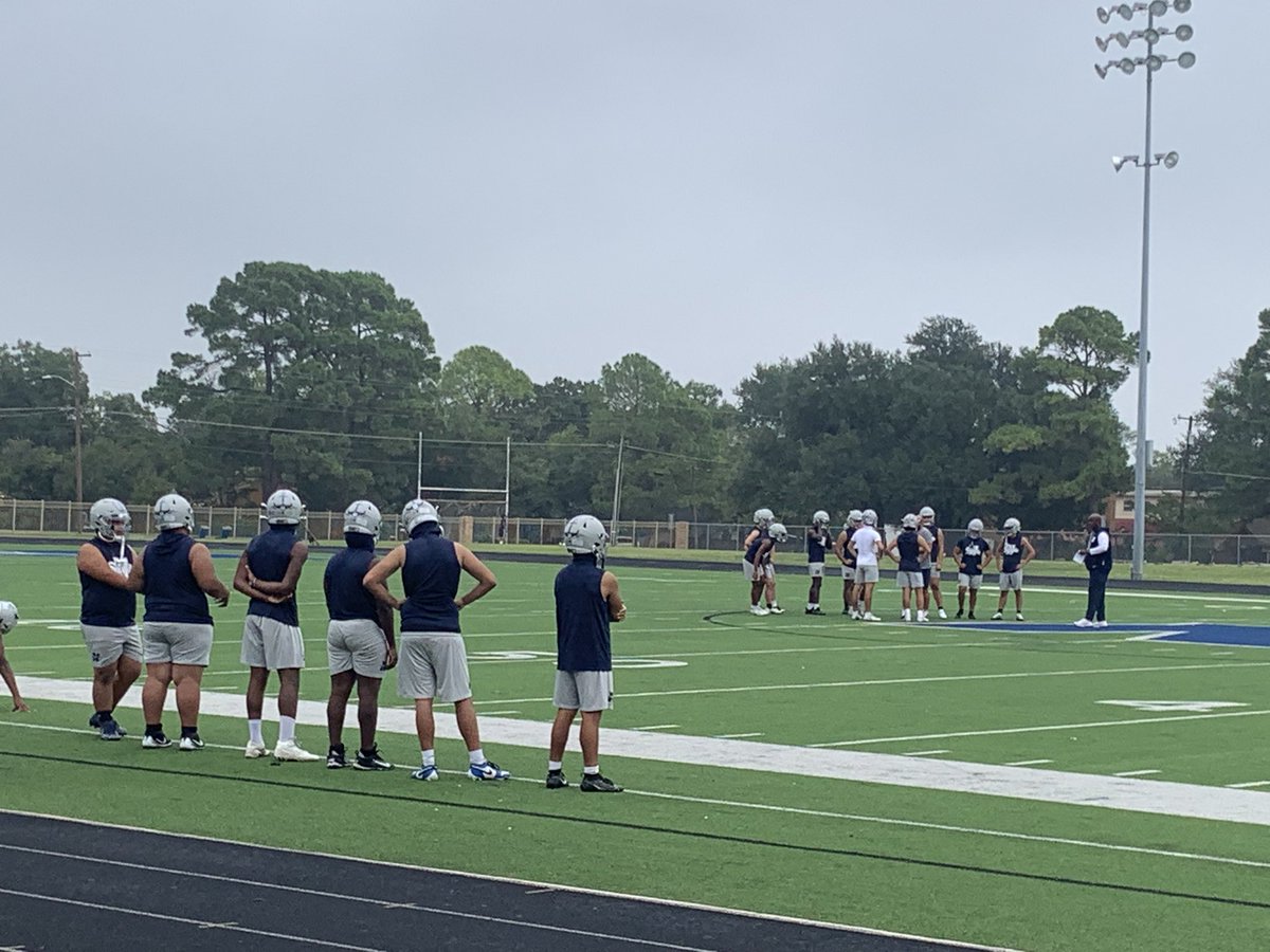 iisdcaldwell's tweet image. Lots going on in the #Southside today! @IISDAthletics Volleyball tourney going on featuring @nimitzvb. Plus @NimitzFootball3 preparing for their regular season matchup with Sam Houston tonight! #AllN #AnchorDown @Coach_M_A_Small