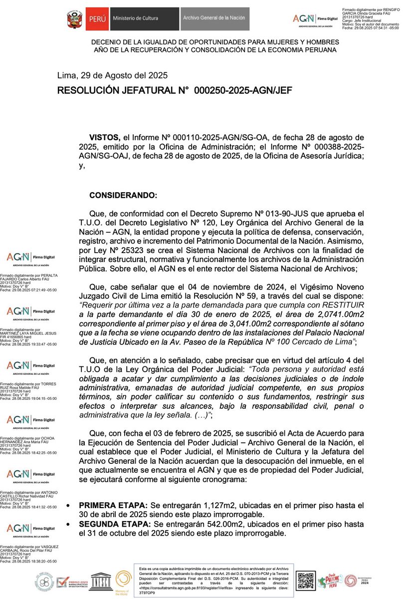 Epicentro_TV's tweet photo. 🚨Empezó el traslado del Archivo General de la Nación a la Biblioteca Nacional del Perú y otra parte (que contiene los documentos históricos notariales de propiedades) irá al Ministerio de Cultura. https://t.co/dtNRyF8qAg