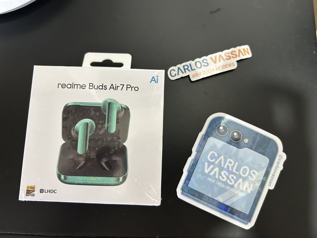 Carlos_Vassan's tweet photo. Parte de nuestros ganadores disfrutando ya de sus premios 😎🤗

Gracias a @realme_MX por ser parte de este giveaway 🤩 https://t.co/i307f7NdtX