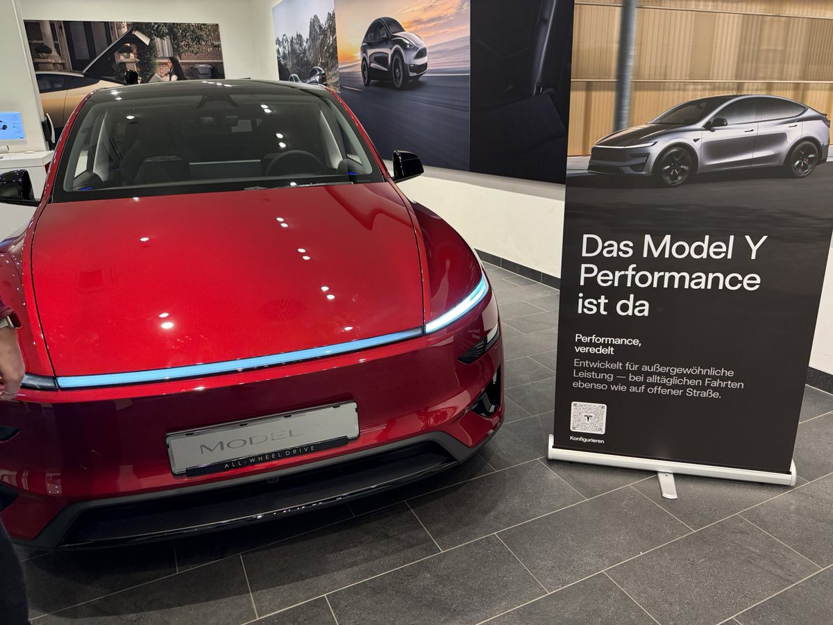 Stam1981's tweet photo. Just seen the new model Y performance in Berlin Mall. Nice spoiler and good leg support in the new seat for Long people. @elonmusk @TeslaBest @Tesla https://t.co/z3fQE835Rf
