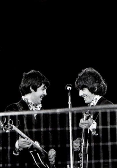 happy 59th birthday to this accounts pfp and one of the cutest pictures of paul and george🖤🤍
