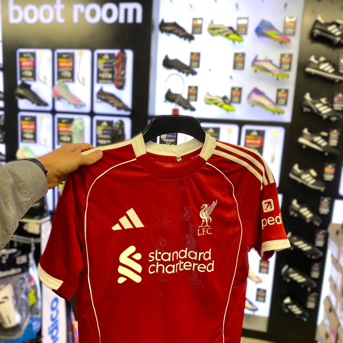 springfieldspal's tweet photo. ⚽ Premier League Football is back! ⚽

Still looking for your new season shirt? Look no further than Sports Direct, who have a wide range available for the 25/26 season, including:

🔴 Arsenal
🔵 Chelsea
🔴 Liverpool
🔵 Manchester City
🔴 Manchester United https://t.co/4fqn7B6i4T