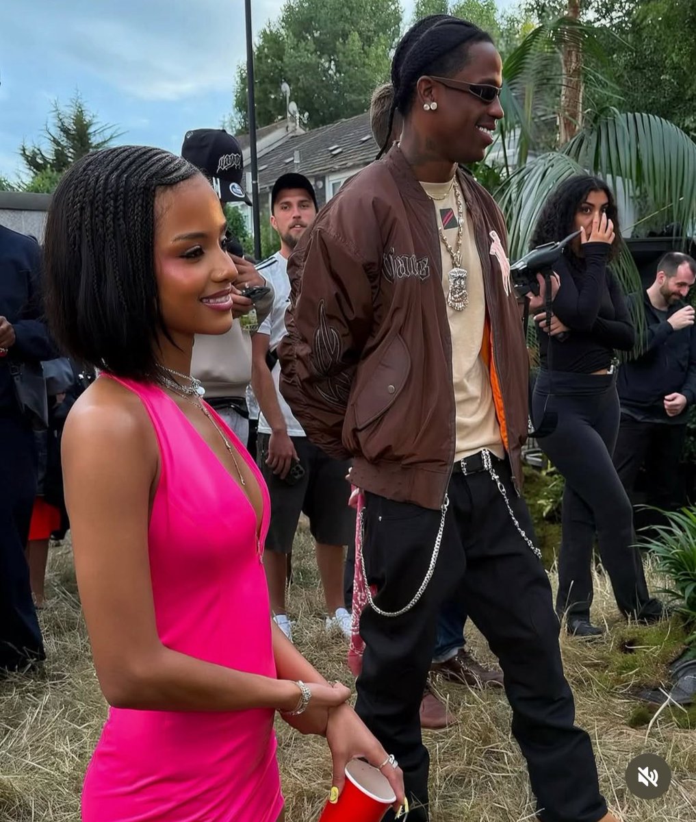 MusicConnoisseu's tweet image. 🎨: Tyla (2025)

📍: Broadwater Farm

She made the block hot.