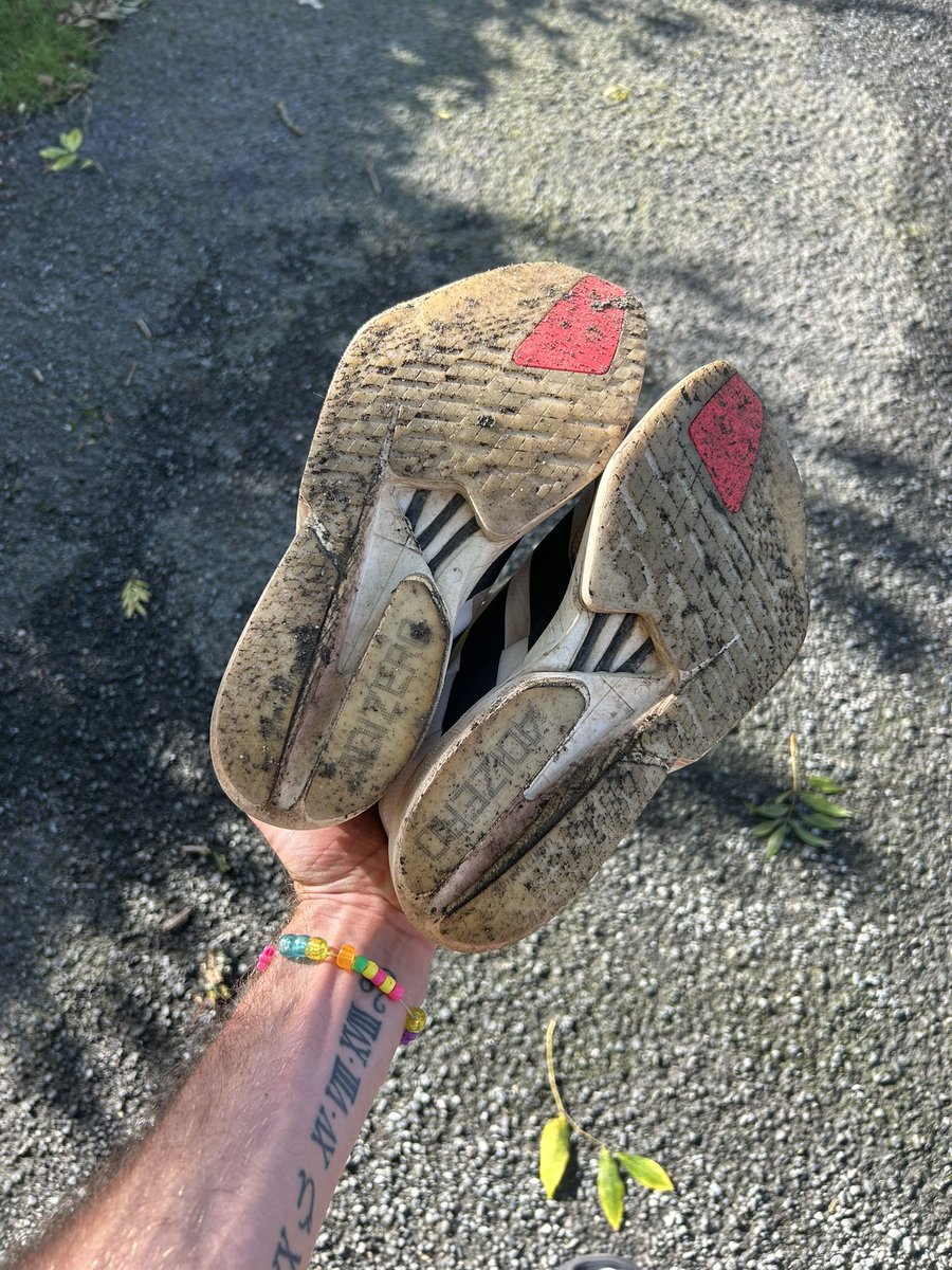 jamescutlan87's tweet image. Not a bad trainer at all. In fact one of the best racing shoes I’ve had for a while despite the one cracked rod 😂
.
583 miles and still going strong. Using them for sessions and the occasional low key race #Pro4 👟
.
#JogSlowRaceFast #UkRunChat