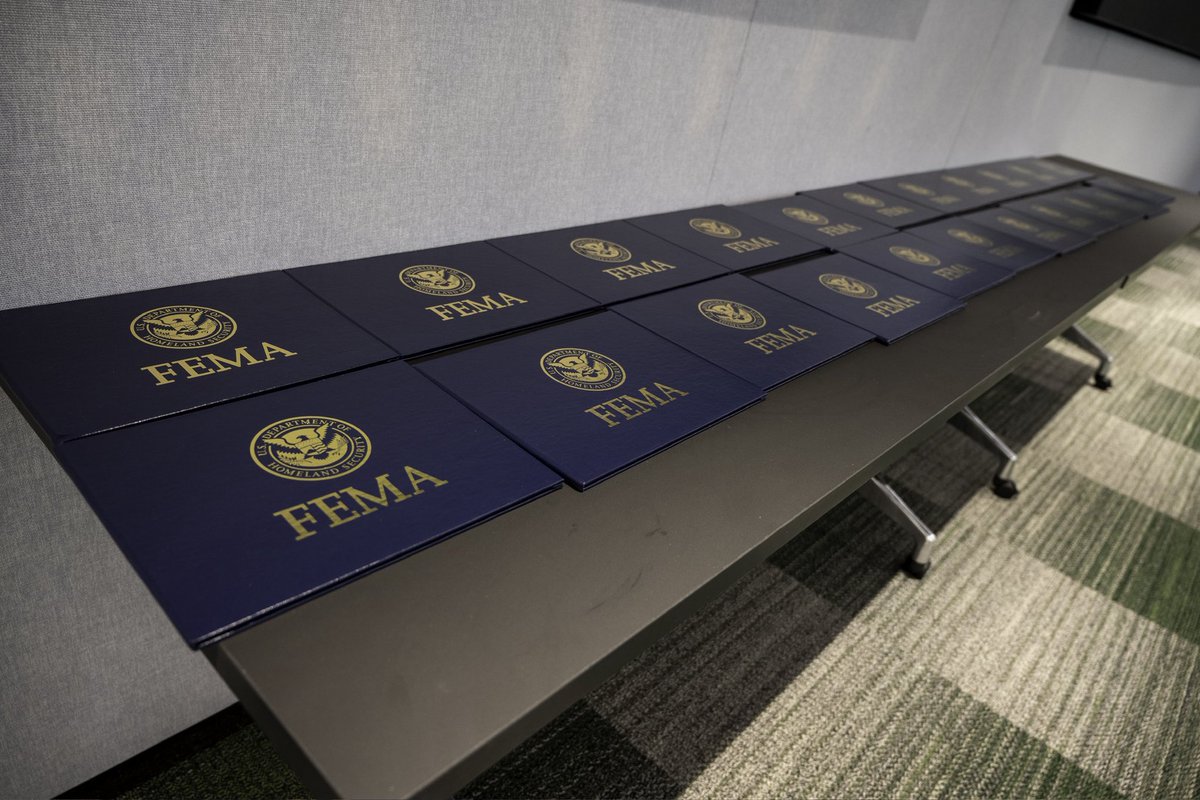 MichEMHS's tweet photo. 🎓 🥳Huge #congrats are in order for these 26 graduates of the National Emergency Management Advanced Academy—1st time ever held in Michigan! 👏 

Deputy State Director of Emergency Management, Capt. Kevin Sweeney, spoke to leaders on graduation day who are proving to shape the future of emergency management. 💪

#NEMAA @michstatepolice #EmergencyManagement #MichiganMilestone #FEMA