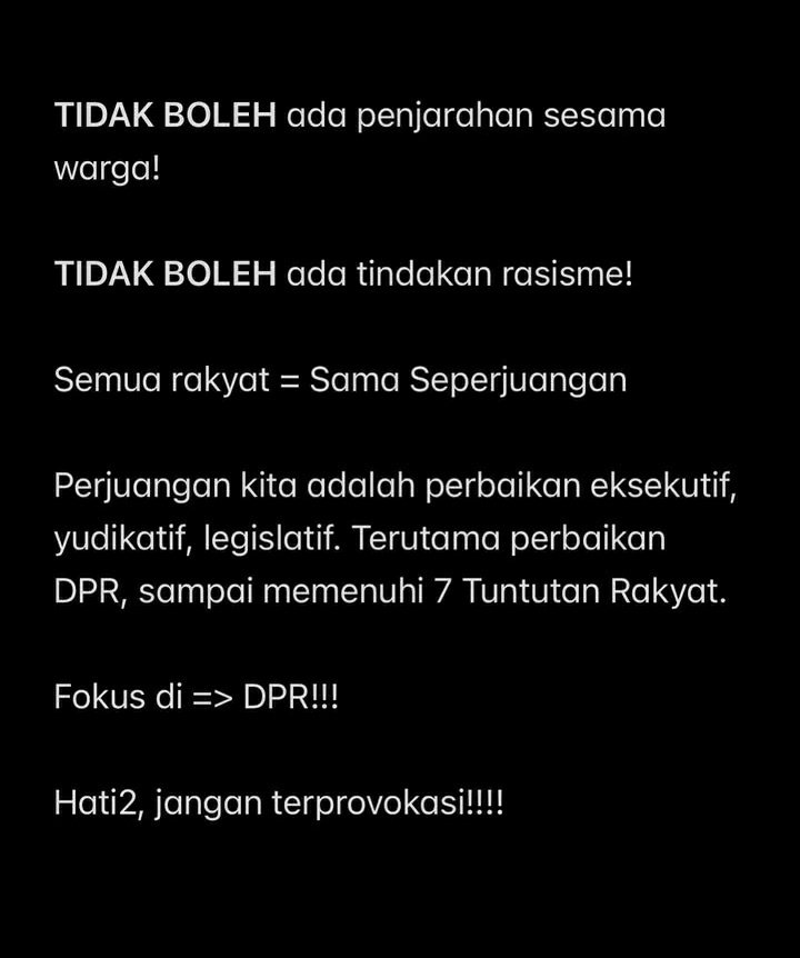 Guys tolong  jangan mudah terprovokasi belajar dari kerusuhan dan perkosaan massal mei 98:
Jangan mau diadu domba melawan suku atau agama lain 

WASPADA TAKTIK LAMA 
OKNUM LAMA
