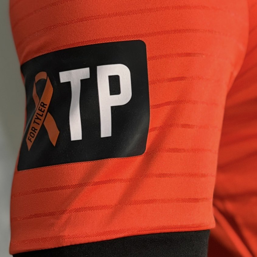 MacronWM's tweet image. THE FINER DETAILS 🔎

A closer look at the fantastic new Cresswell Wanderers home shirt 🟠⚫️

#BecomeYourOwnHero