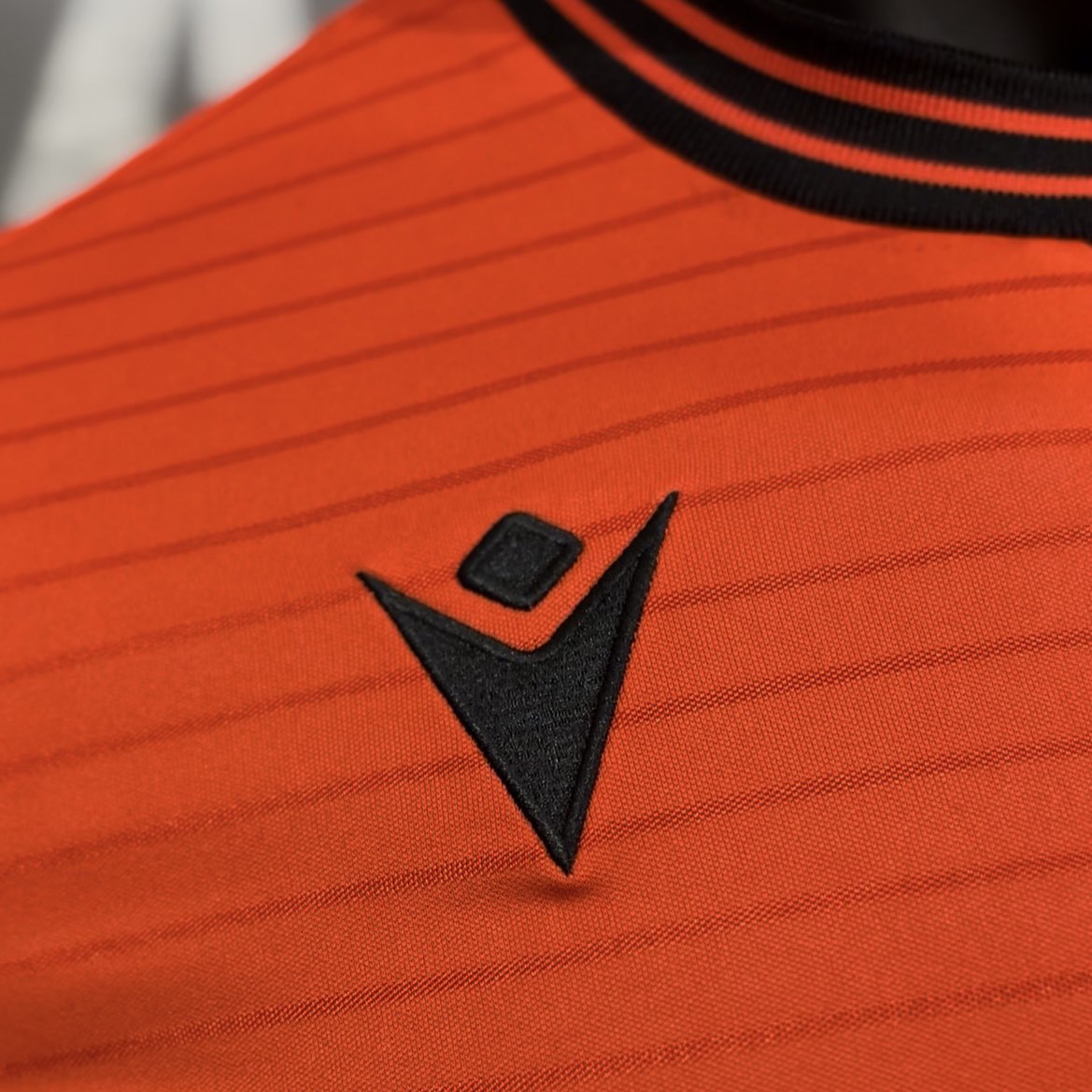 MacronWM's tweet image. THE FINER DETAILS 🔎

A closer look at the fantastic new Cresswell Wanderers home shirt 🟠⚫️

#BecomeYourOwnHero