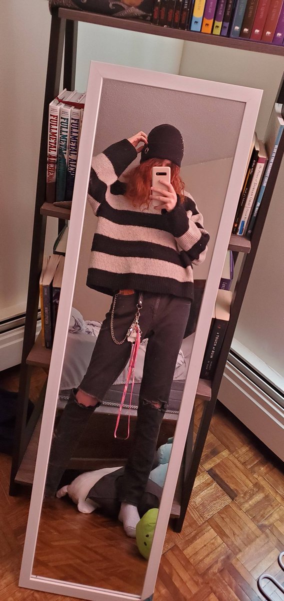 Girls in oversized sweaters >>>