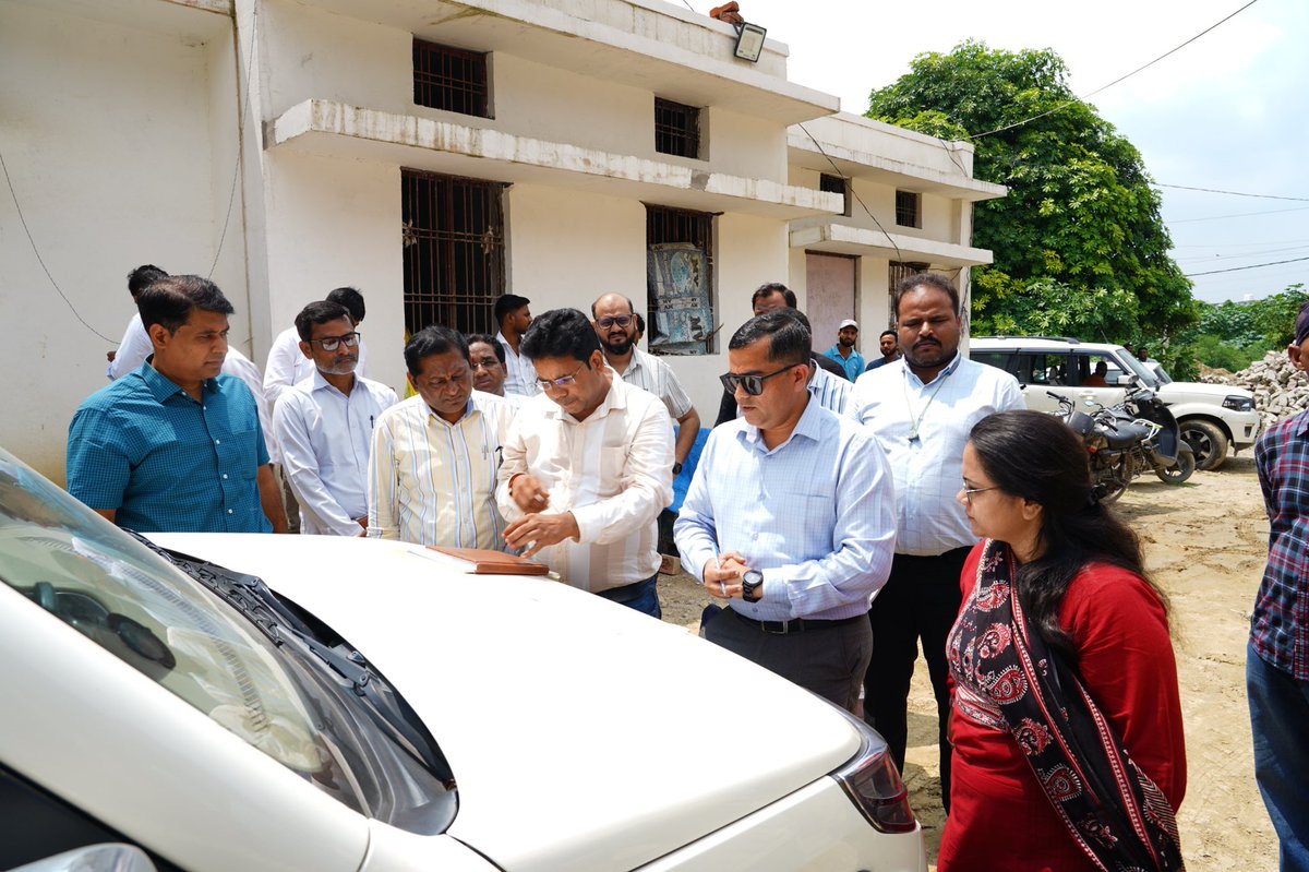 NagarVikas_UP's tweet image. अमृत एवं अमृत 2.0 योजनाओं का स्थलीय निरीक्षण 

लखनऊ में भारत सरकार के आवास एवं शहरी कार्य मंत्रालय (MoHUA) की टीम ने परियोजनाओं की प्रगति की समीक्षा की 

#amrut #urbandevelopment #updevelopment #nagarvikas_up #UttarPradesh #mohua