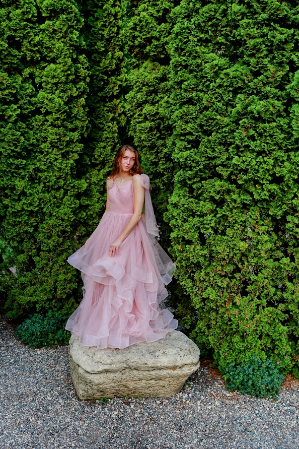 JeffreyFortson's tweet image. Ava #model #modelingagency #beauty #style #covergirl #magazinecover #she #her #women #ootd #garden  #ootdfashion #instafashion #instapic #blond #photographer #mood #love #fineartphotography #editorialphotography #blackandwhitephotography  #minneapolis #Mpls #pink #dress #parfum…