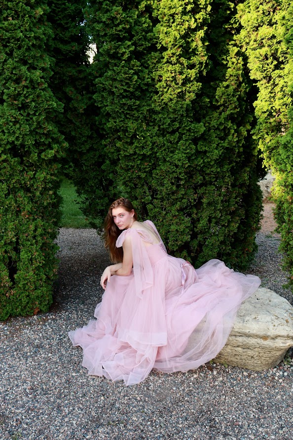 JeffreyFortson's tweet image. Ava #model #modelingagency #beauty #style #covergirl #magazinecover #she #her #women #ootd #garden  #ootdfashion #instafashion #instapic #blond #photographer #mood #love #fineartphotography #editorialphotography #blackandwhitephotography  #minneapolis #Mpls #pink #dress #parfum…