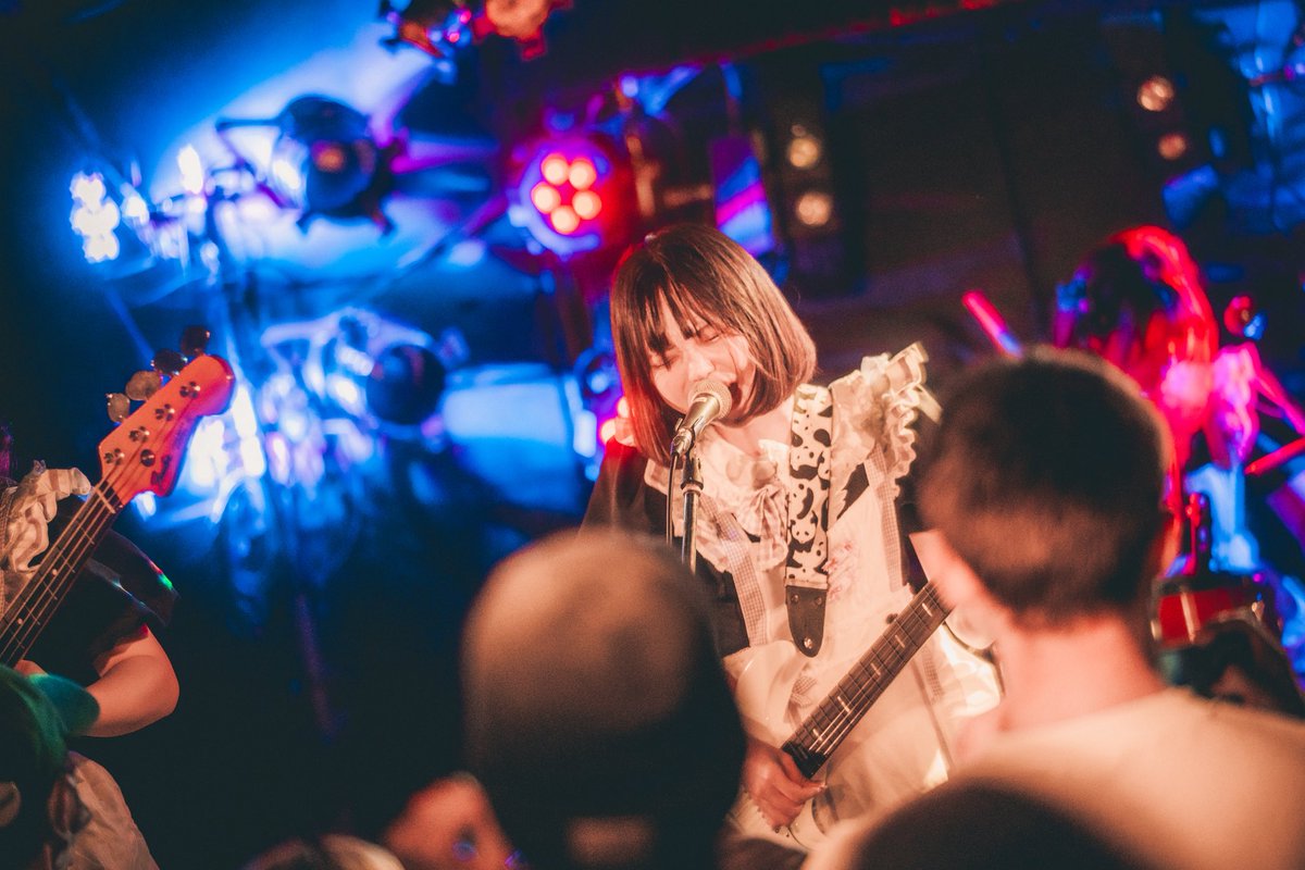 .⋆𝜗𝜚

2025.08.29
下北沢Daisy bar

来て下さりありがとうございました！
最近辛い時に思い出すのはフロアに居てくれるあなた達の顔、生きる理由です。
また出会えますように。

これから沢山良いお知らせできると思います。早く伝えたい！

.⋆𝜗𝜚

📸<a href="/_koo_photo_/">こうへい</a>