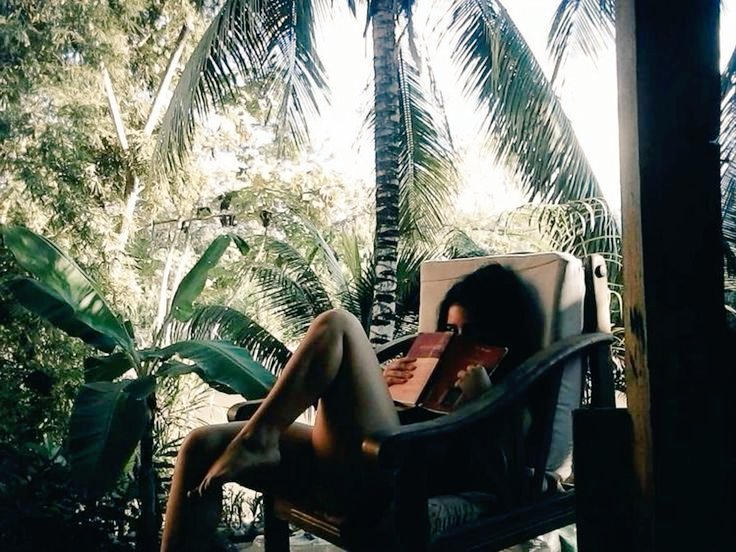 zxelisabthsl's tweet image. Se você quer acordar na sua vida revisada, você tem que parar de interpretar o personagem que você se força a atuar, se você decidiu estar naquela realidade, você está, e não a vê porque você fica atuando algo que não existe mais, algo que já deveria ter sido largado.