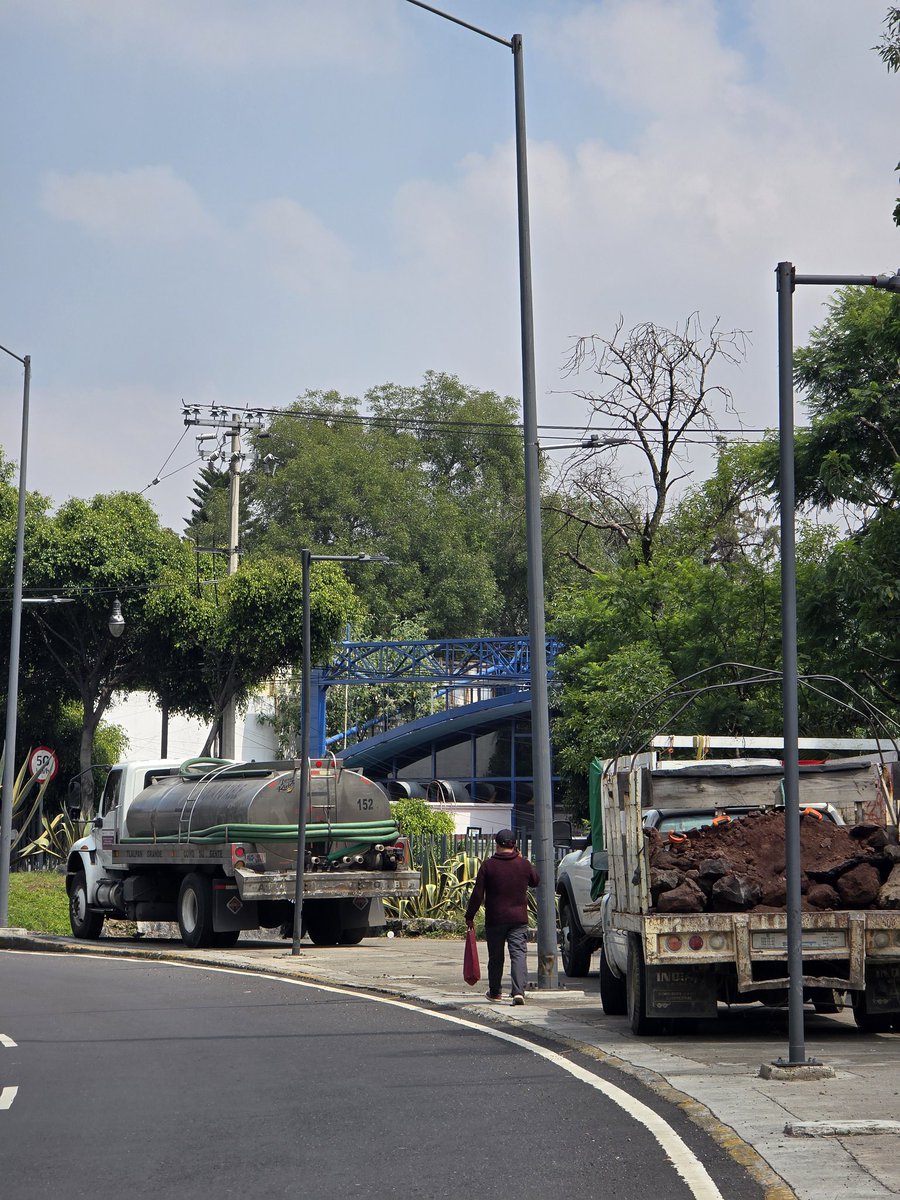 <a href="/TlalpanAl/">Alcaldía Tlalpan</a> se suben a la banqueta para echar taquitos de desayuno, que super agusto eh
<a href="/ColoniaSUX/">Colonia Sta Úrsula Xitla</a> <a href="/Tabatajalilreal/">Tabata Jalil</a> <a href="/Gabyosoriohdz/">Gaby Osorio</a> <a href="/GobCDMX/">Gobierno de la Ciudad de México</a>