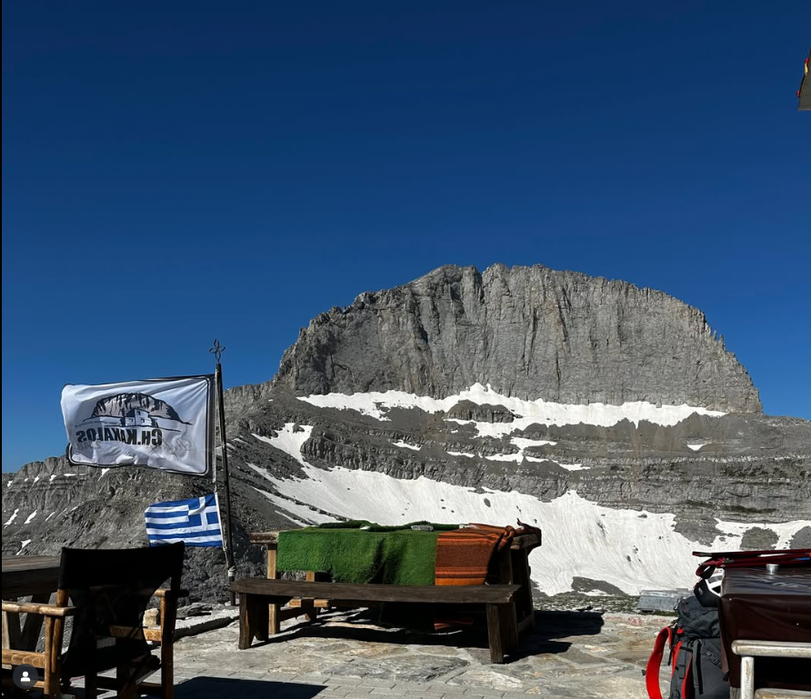 BenchWithAAview's tweet photo. λλάζουμε υψόμετρο και μεταφερόμαστε σε ένα παγκάκι με θέα τον "Θρόνο του Δια" όπου βρίσκεται και η η ψηλότερη κορυφή της Ελλάδας, ο Μύτικας στον Όλυμπο.

📌Όλυμπος (φωτο απο Καταφύγιο)
#benchwithaview #Ολυμπος #Greekmountain https://t.co/Z7bRcDPQgD